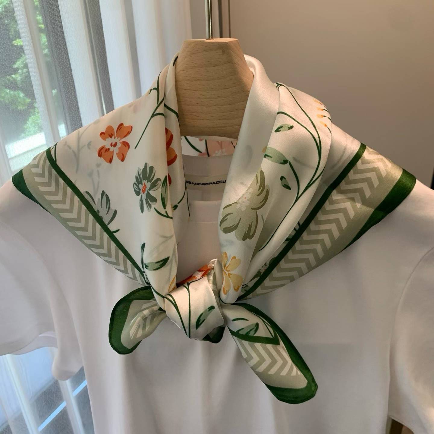 65*65cm 100% natural square silk scarf