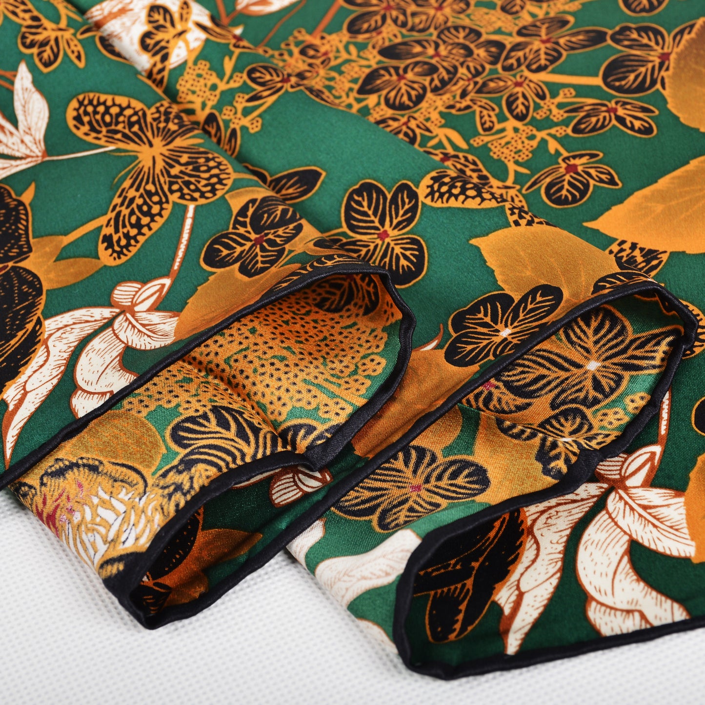 2024 NEW 100% Mulberry Silk Square Scarf 106*106cm